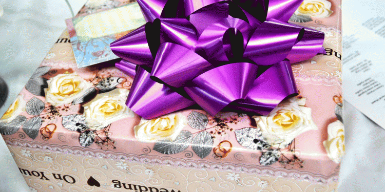 Surprise your spouse with a gift on your wedding day