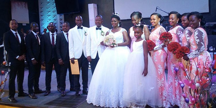 ‘Oli Katonda’ hit singer, Pr Justine Nabbosa marries city lawyer