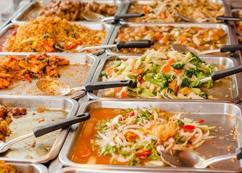 What you should know before choosing a catering service provider for your wedding