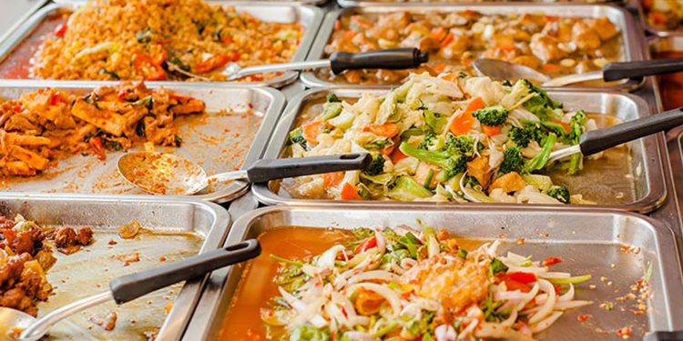 What you should know before choosing a catering service provider for your wedding