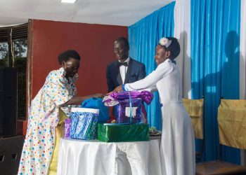 Semondos’ super simple wedding leaves internet talking