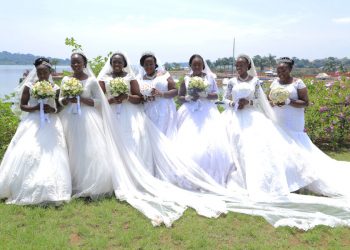 Our experience sharing a wedding ceremony with 12 workmates