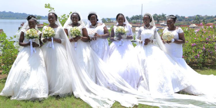 Our experience sharing a wedding ceremony with 12 workmates