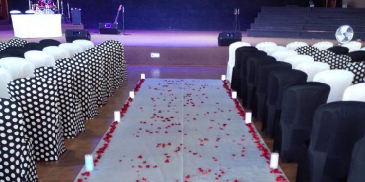 Pros And Cons Of Different Wedding Venues Gardens Vs Hotels Vs
