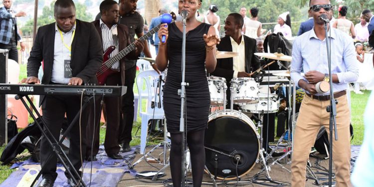 Choosing between an artiste and a band at your wedding