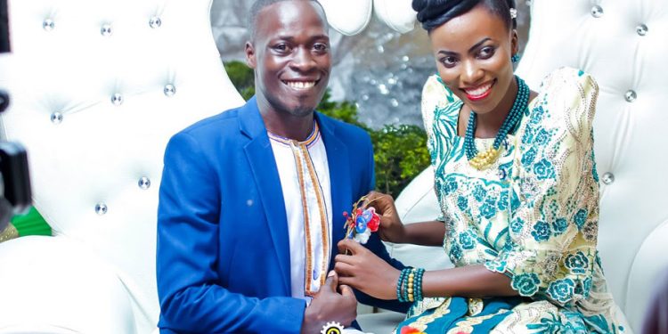 How a groom organised an introduction ceremony with an entourage of 8 people