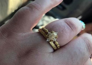 Mother makes engagement ring from breast milk, her son’s umbilical cord and human hair
