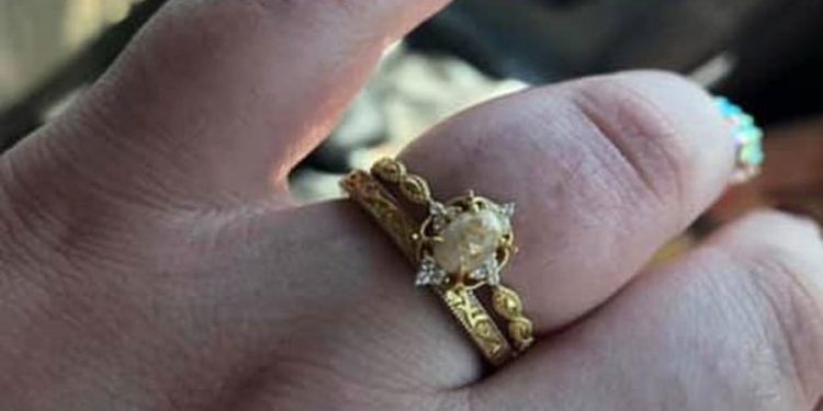 Mother makes engagement ring from breast milk, her son’s umbilical cord and human hair