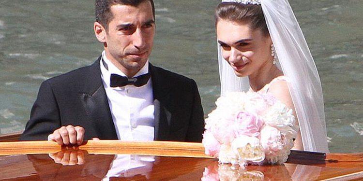 Arsenal midfielder Henrikh Mkhitaryan weds fiancée in Venice