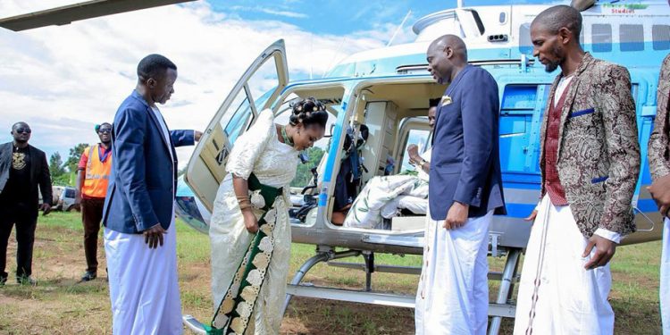 Photos: Tycoon Wilson Muzanganda’s daughter arrives in helicopter for her introduction