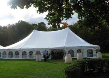 The prefect tent for your outdoor wedding