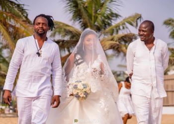Simi and Adekunle share never seen before wedding photos on anniversary
