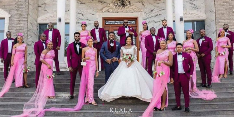 Entourages that wore unusual colours and stood out