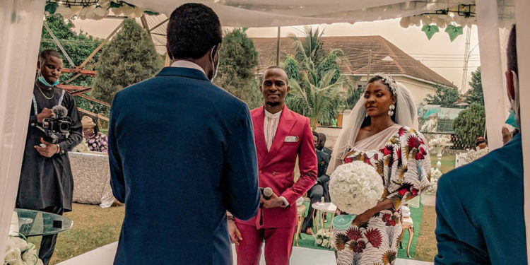 Nigerian bride wears kitenge for her wedding