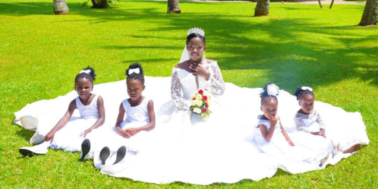 Good hearted girl won stranger’s heart by showing him around campus