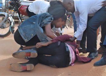 Man feigns attack to make surprise proposal