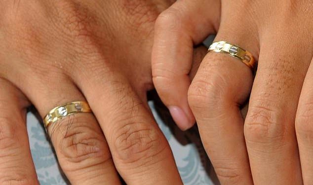 Taiwan couple divorces three times, gets married four times in a month