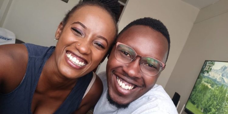 Couple meets in blogger’s comment section, gets married