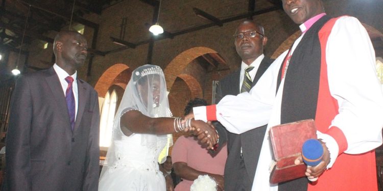 Couples decline to embrace scientific wedding in church