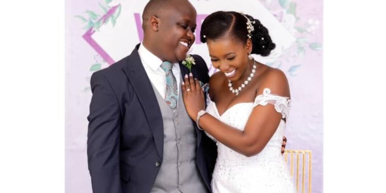 She kept peeping to check if her sweetheart had come