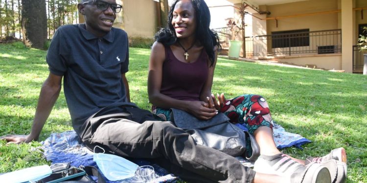 High school friends wed 13 years after prom date