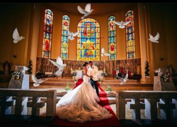 How to become a wedding photographer