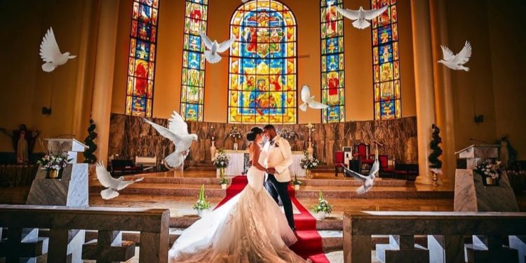 How to become a wedding photographer