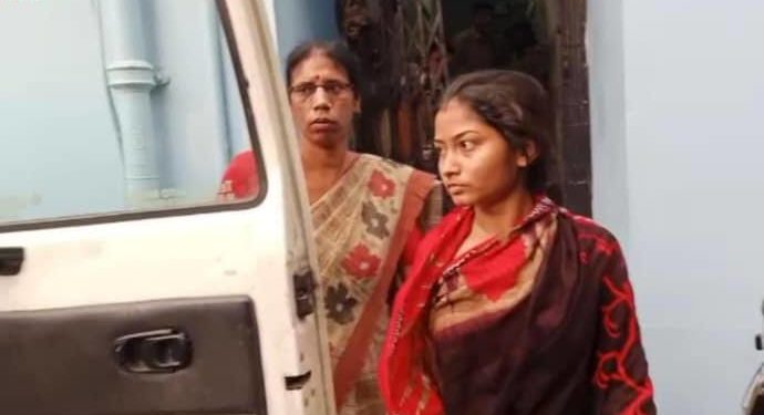 Woman swims from Bangladesh to India to marry internet boyfriend