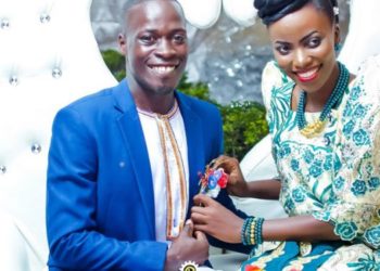 How a groom organised an introduction ceremony with an entourage of 8 people