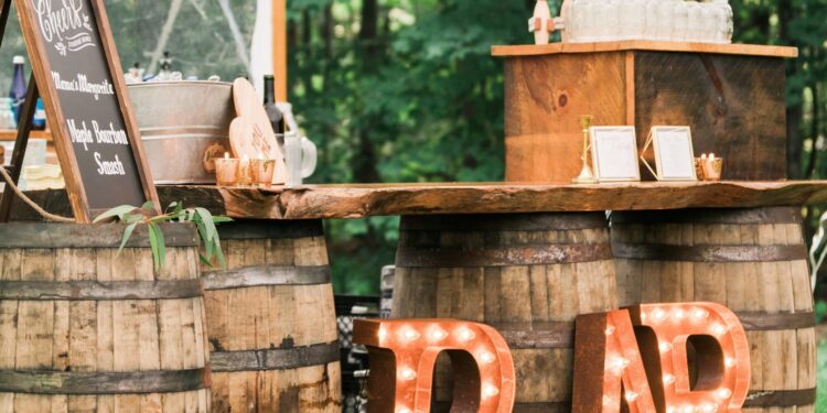 How to create an unforgettable wedding bar experience